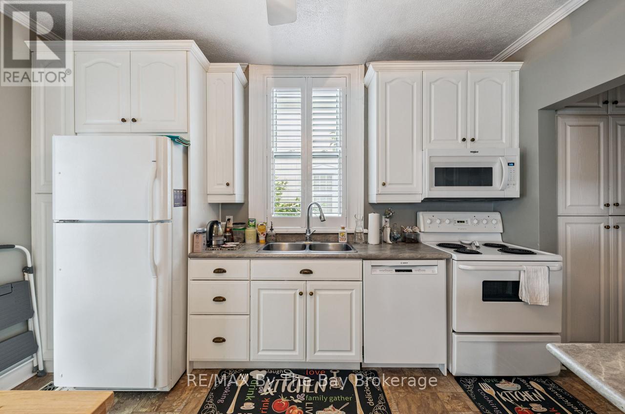 Photo 14 of 616 Dominion Avenue, Midland ON