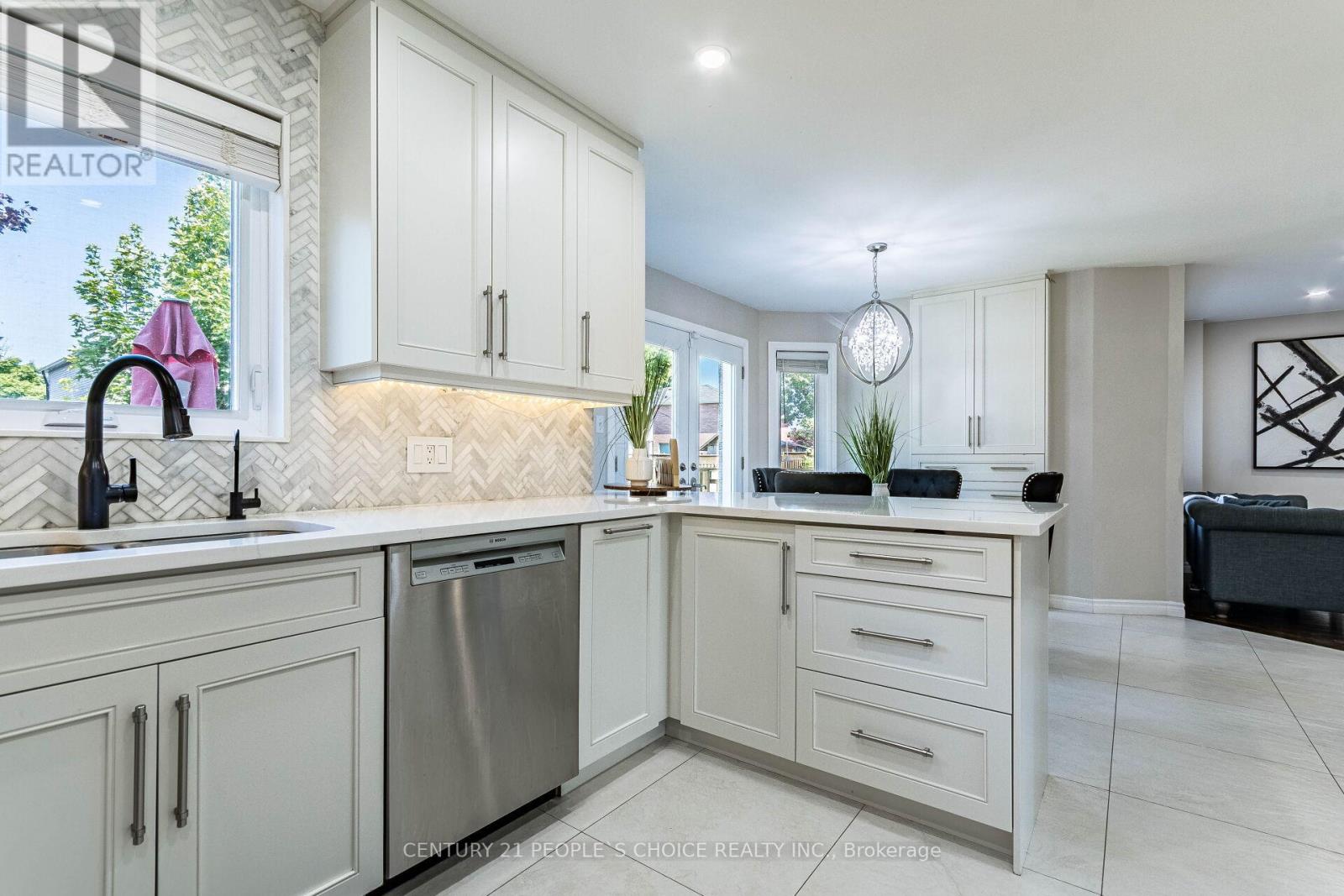 Single Family House for Sale in  CUNDLES ROAD W Barrie (Northwest) 