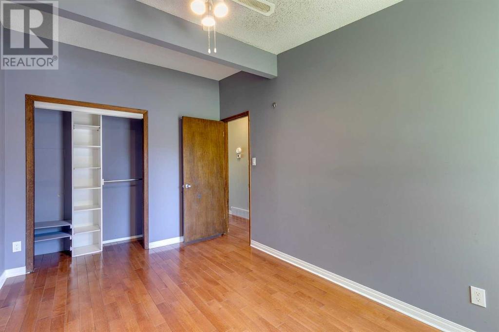 Single Family House Bi-level for Sale in  Canfield Way SW Canyon Meadows Calgary 