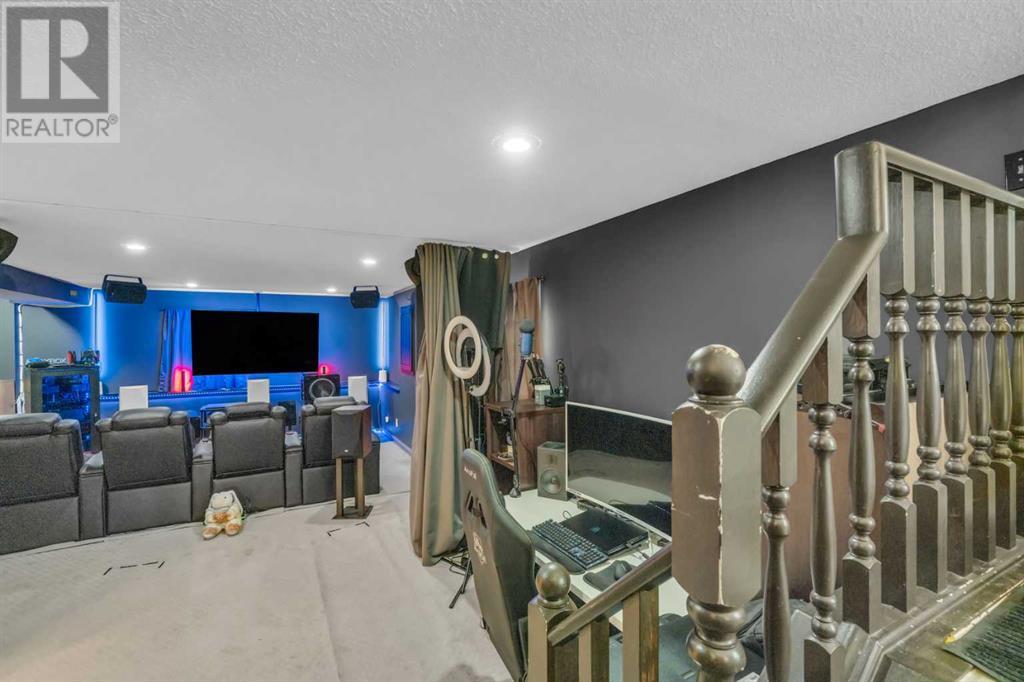 Single Family House 4 Level for Sale in  Erin Green Mews SE Erin Woods Calgary 