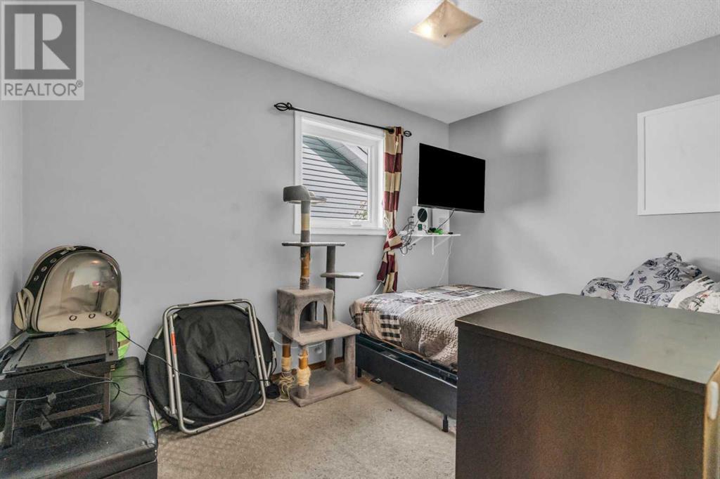 Single Family House 4 Level for Sale in  Erin Green Mews SE Erin Woods Calgary 