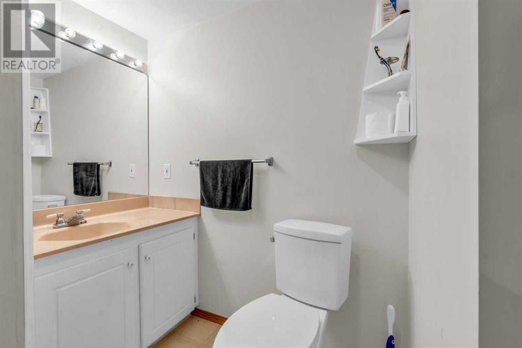 Single Family House 4 Level for Sale in  Erin Green Mews SE Erin Woods Calgary 