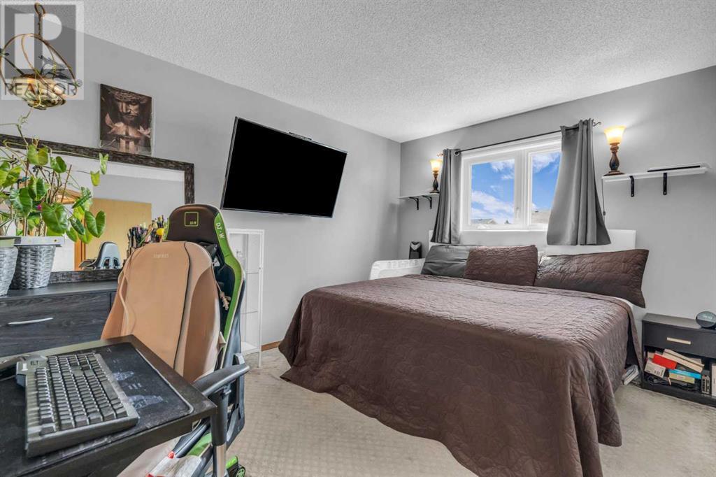 Single Family House 4 Level for Sale in  Erin Green Mews SE Erin Woods Calgary 