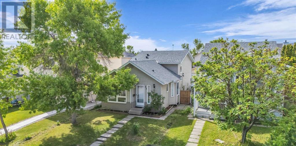 Single Family House 4 Level for Sale in  Erin Green Mews SE Erin Woods Calgary 