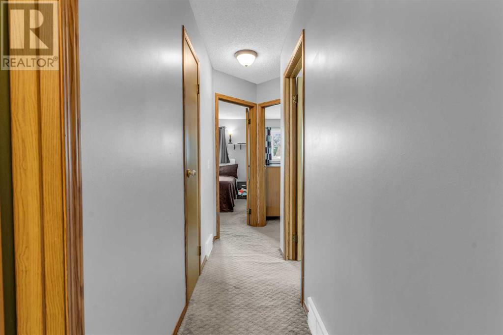 Single Family House 4 Level for Sale in  Erin Green Mews SE Erin Woods Calgary 
