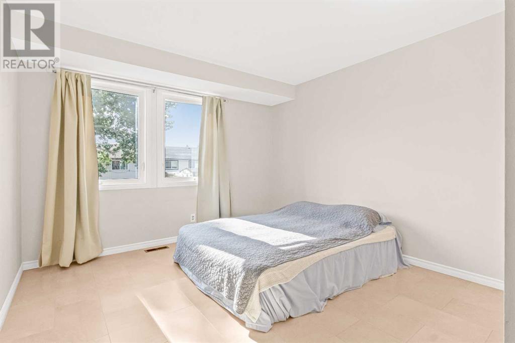 Single Family House for Sale in  Fonda Way SE Forest Heights Calgary 