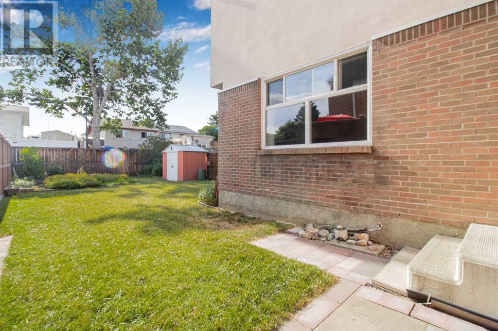 Single Family House for Sale in  Fonda Way SE Forest Heights Calgary 
