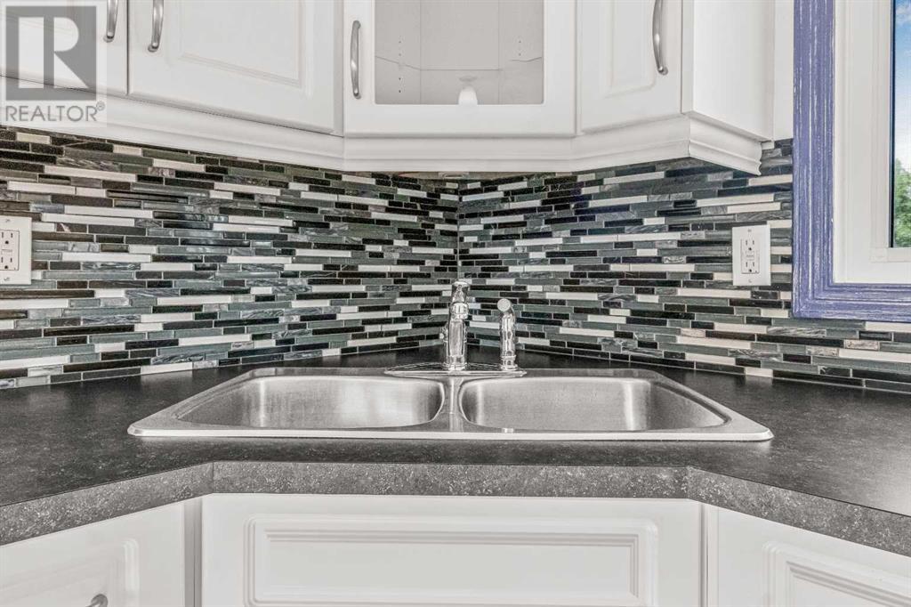 Single Family House for Sale in  Fonda Way SE Forest Heights Calgary 