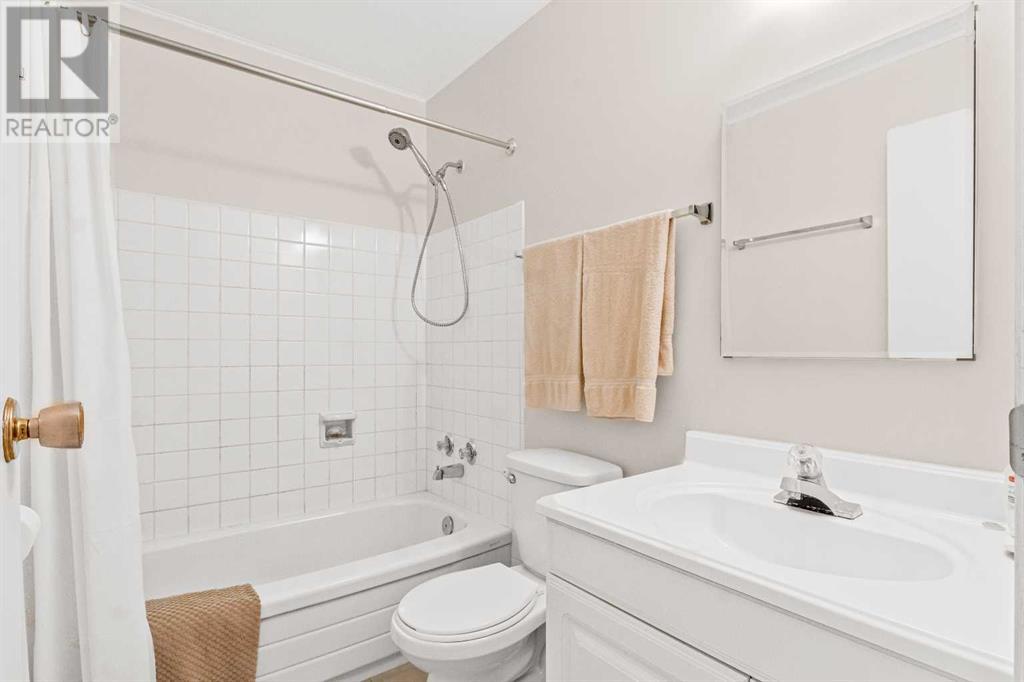 Single Family House for Sale in  Fonda Way SE Forest Heights Calgary 