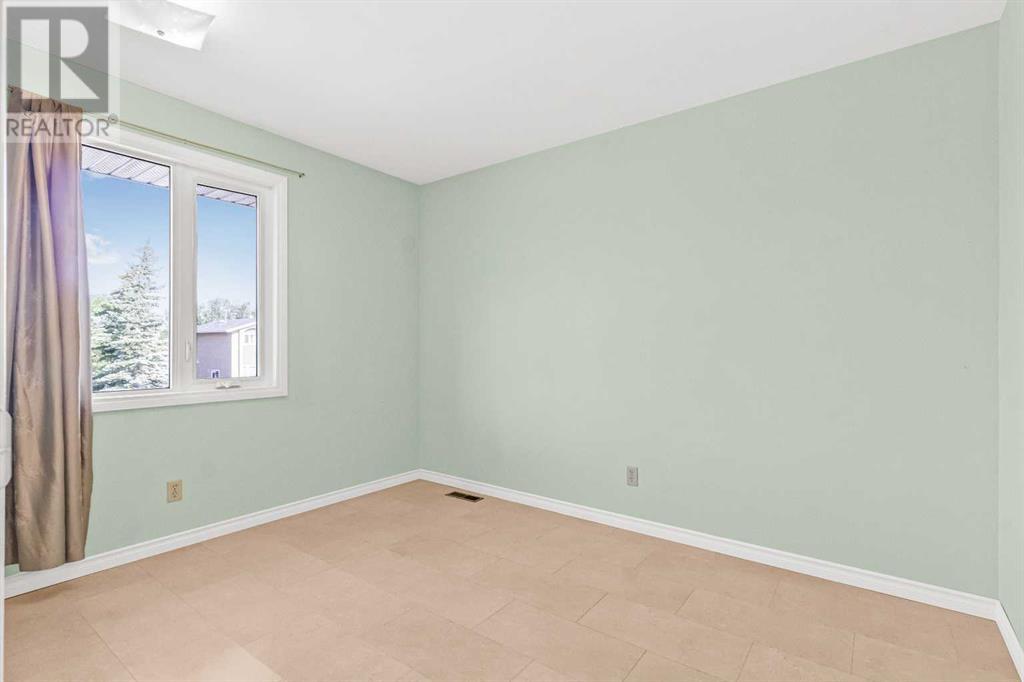 Single Family House for Sale in  Fonda Way SE Forest Heights Calgary 