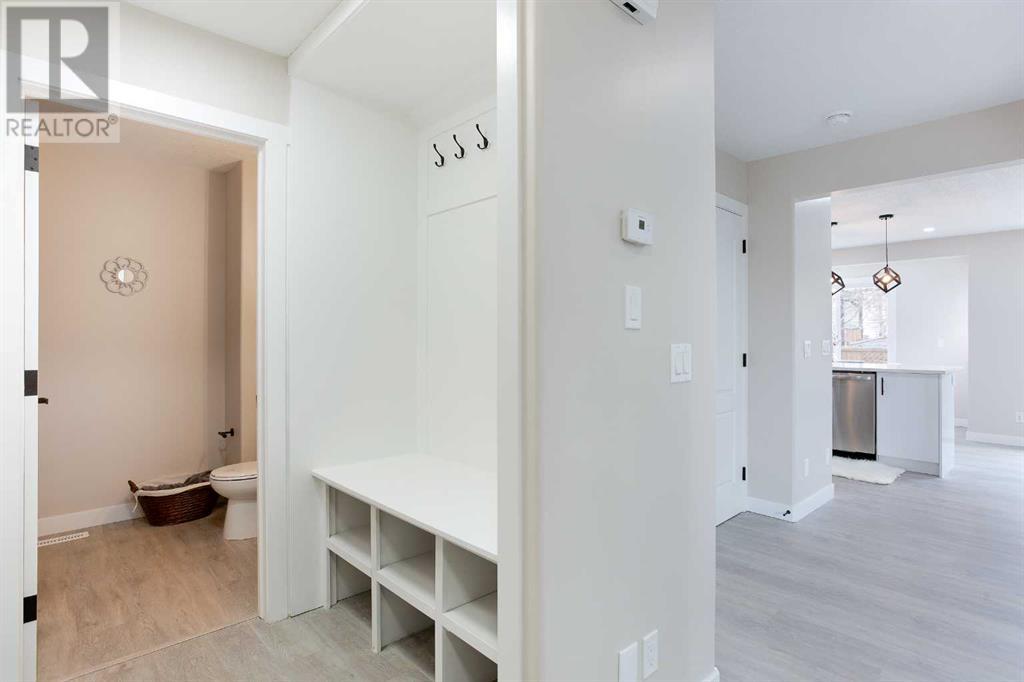 Single Family House for Sale in  Douglas Ridge Grove SE Douglasdale/Glen Calgary 