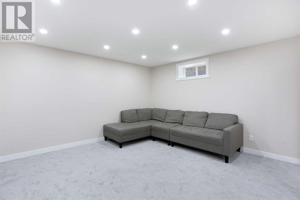 Single Family House for Sale in  Douglas Ridge Grove SE Douglasdale/Glen Calgary 