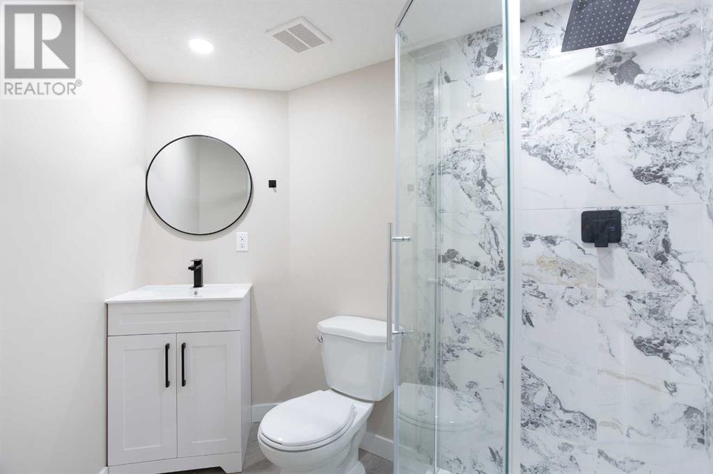 Single Family House for Sale in  Douglas Ridge Grove SE Douglasdale/Glen Calgary 