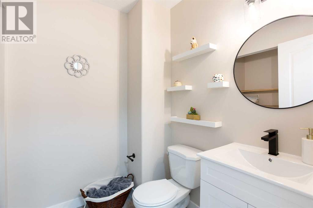 Single Family House for Sale in  Douglas Ridge Grove SE Douglasdale/Glen Calgary 