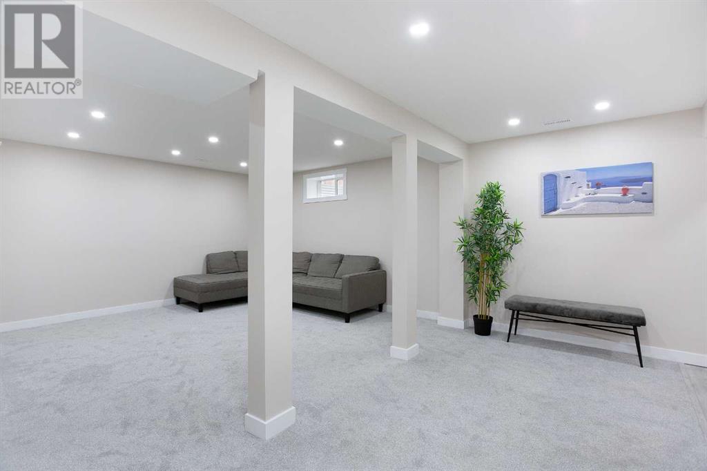 Single Family House for Sale in  Douglas Ridge Grove SE Douglasdale/Glen Calgary 