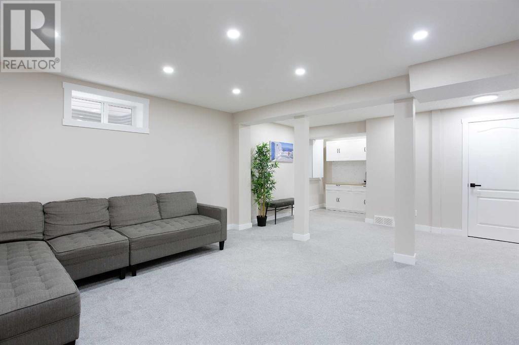 Single Family House for Sale in  Douglas Ridge Grove SE Douglasdale/Glen Calgary 