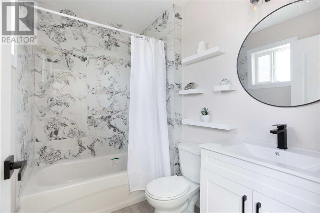 Single Family House for Sale in  Douglas Ridge Grove SE Douglasdale/Glen Calgary 
