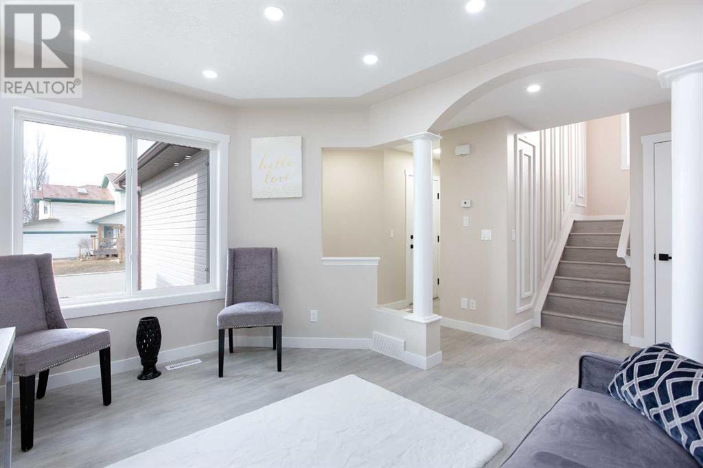 Single Family House for Sale in  Douglas Ridge Grove SE Douglasdale/Glen Calgary 