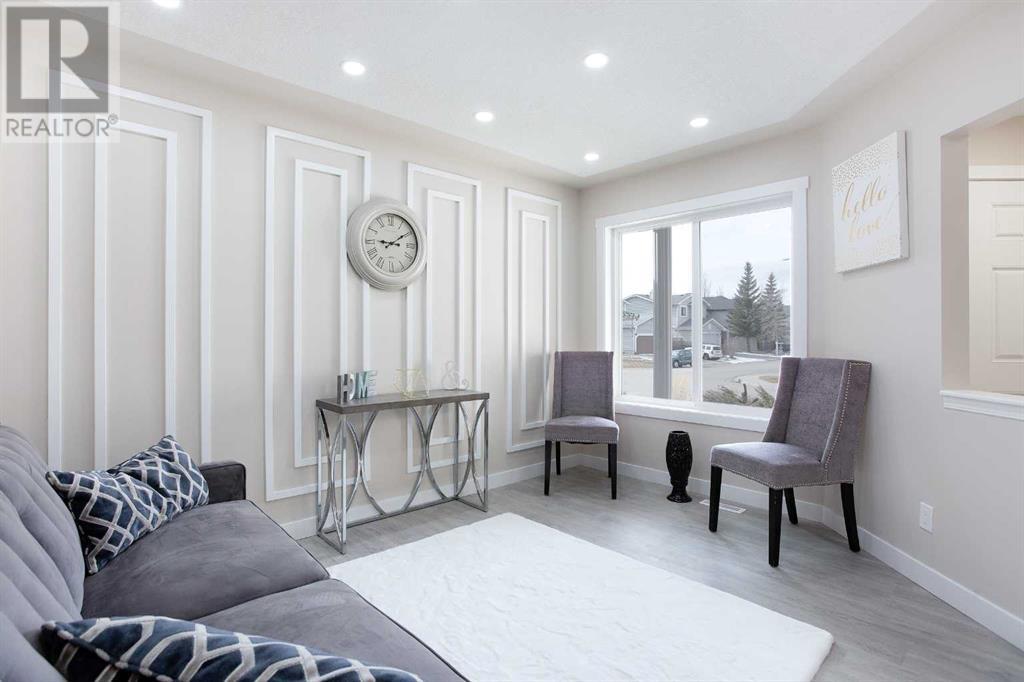 Single Family House for Sale in  Douglas Ridge Grove SE Douglasdale/Glen Calgary 