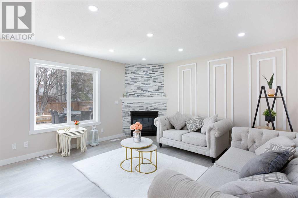 Single Family House for Sale in  Douglas Ridge Grove SE Douglasdale/Glen Calgary 