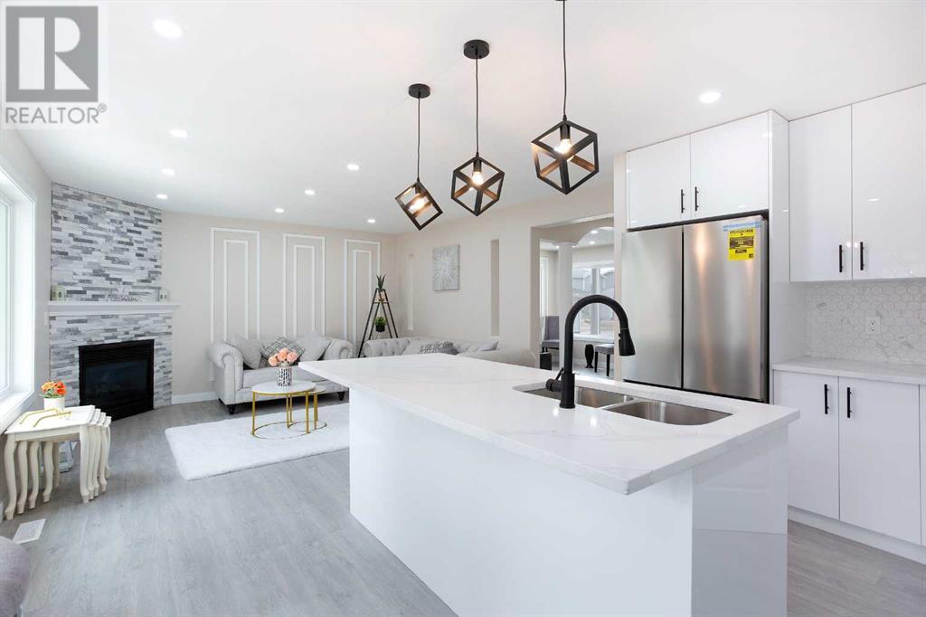 Single Family House for Sale in  Douglas Ridge Grove SE Douglasdale/Glen Calgary 