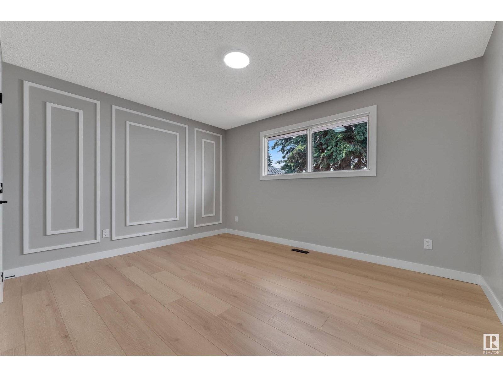 Photo 11 of 6307 20 Av Nw, Edmonton AB