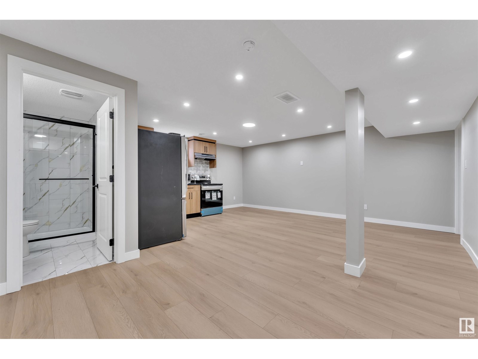 Photo 6 of 6307 20 Av Nw, Edmonton AB