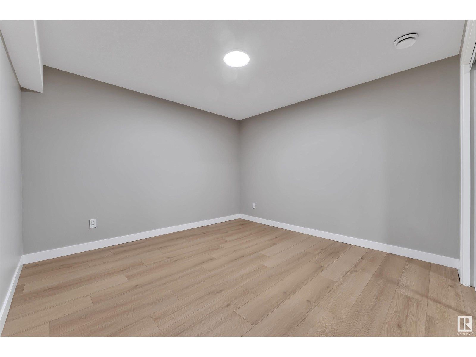 Photo 4 of 6307 20 Av Nw, Edmonton AB