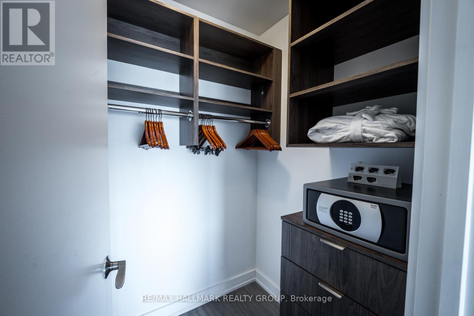 Photo 12 of 1805 111 Champagne Avenue, Ottawa ON