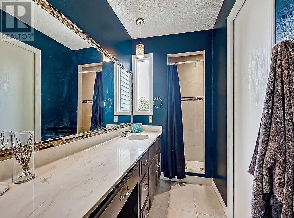Single Family House Bi-level for Sale in  Bernard Drive NW Beddington Heights Calgary 