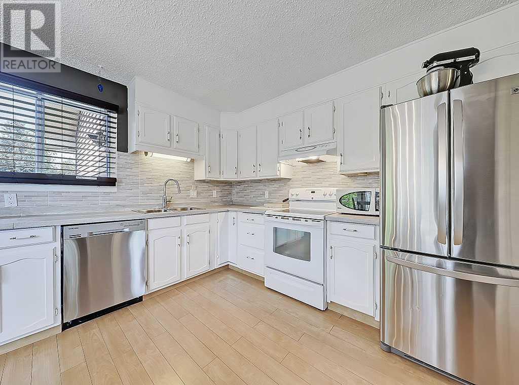 Single Family House Bi-level for Sale in  Bernard Drive NW Beddington Heights Calgary 