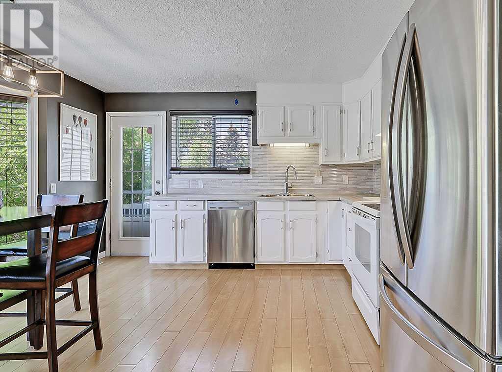 Single Family House Bi-level for Sale in  Bernard Drive NW Beddington Heights Calgary 