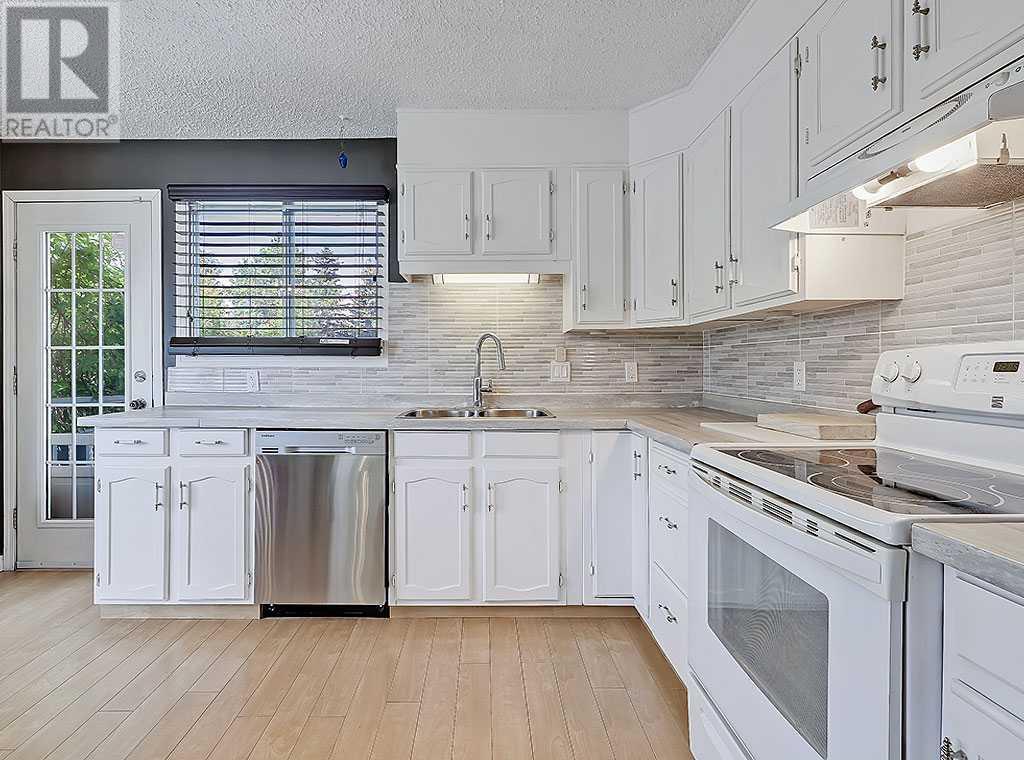 Single Family House Bi-level for Sale in  Bernard Drive NW Beddington Heights Calgary 