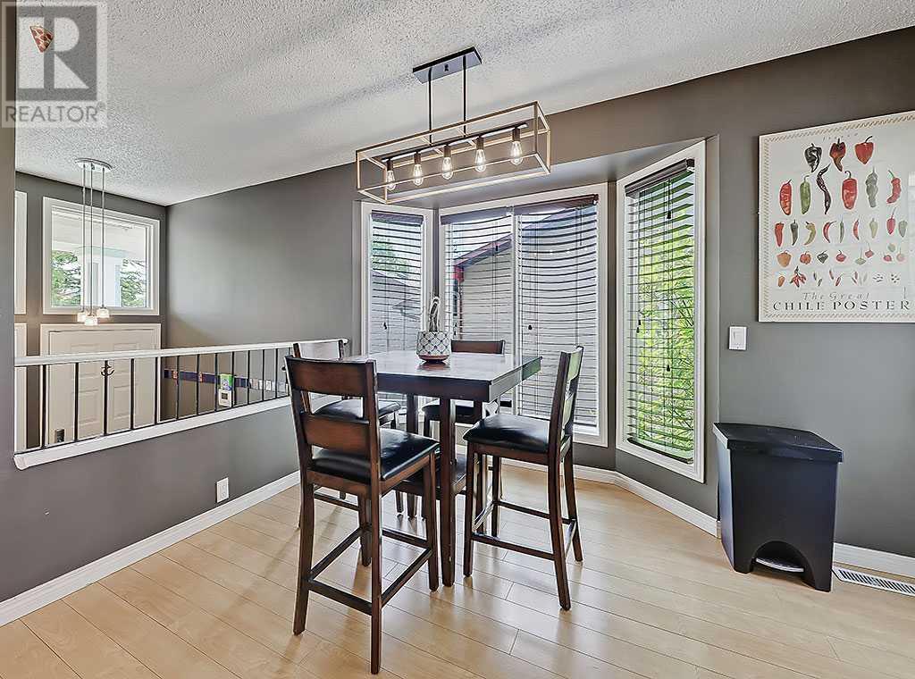 Single Family House Bi-level for Sale in  Bernard Drive NW Beddington Heights Calgary 
