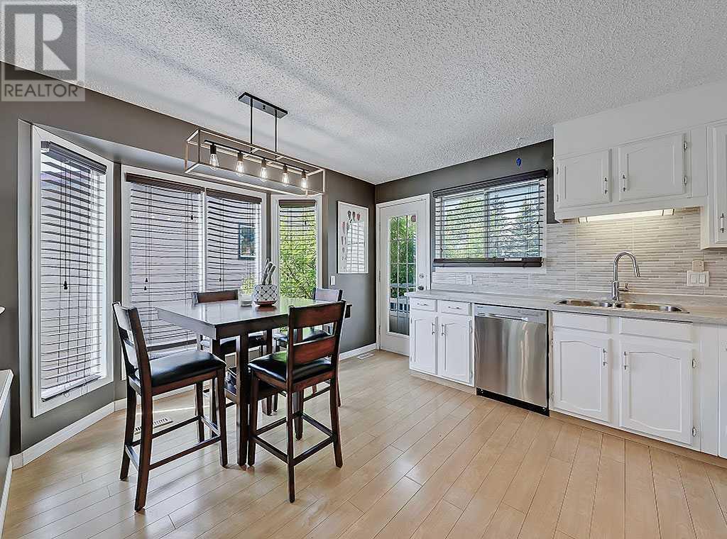 Single Family House Bi-level for Sale in  Bernard Drive NW Beddington Heights Calgary 