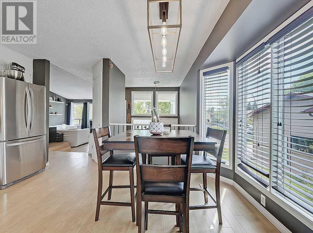 Single Family House Bi-level for Sale in  Bernard Drive NW Beddington Heights Calgary 