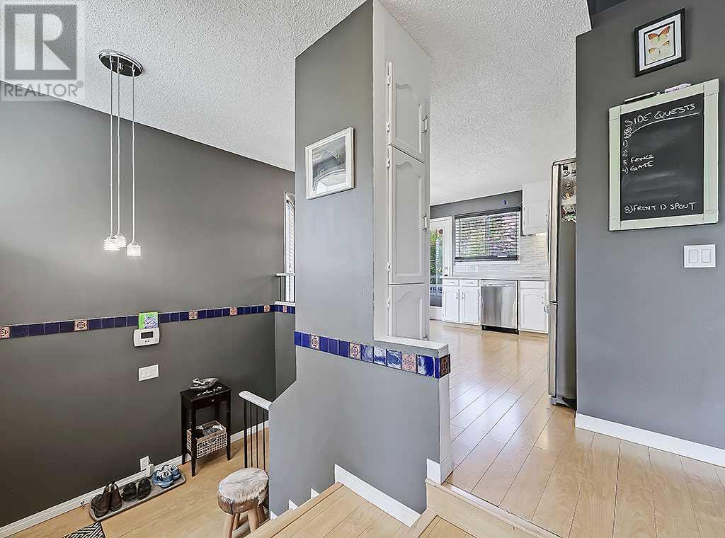 Single Family House Bi-level for Sale in  Bernard Drive NW Beddington Heights Calgary 