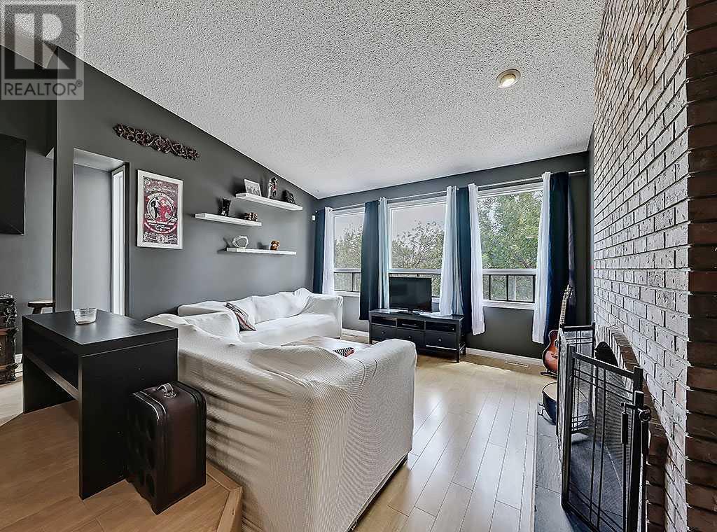 Single Family House Bi-level for Sale in  Bernard Drive NW Beddington Heights Calgary 