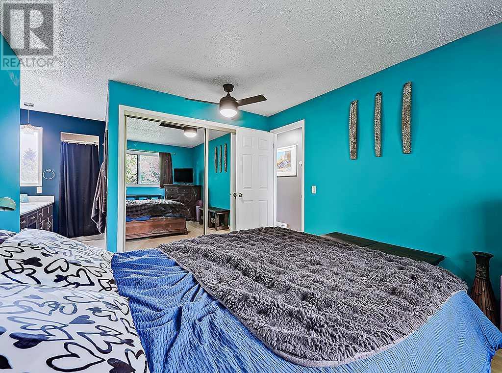 Single Family House Bi-level for Sale in  Bernard Drive NW Beddington Heights Calgary 