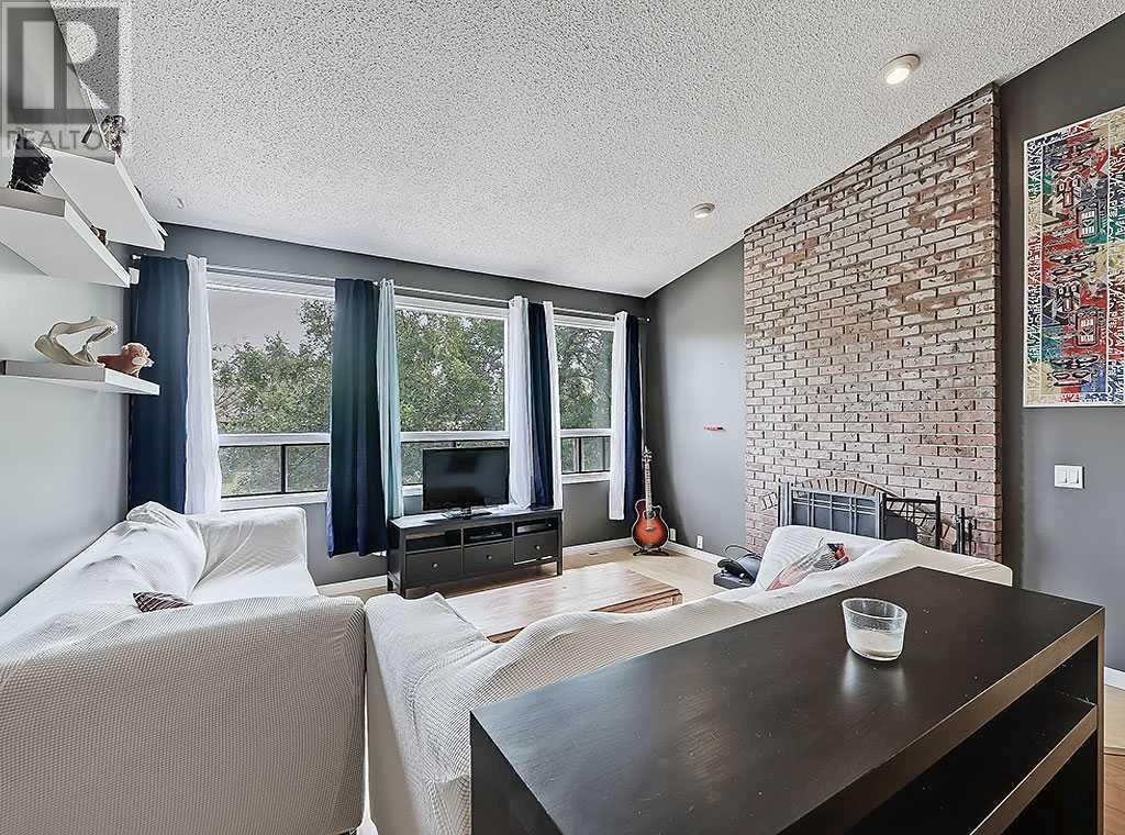 Single Family House Bi-level for Sale in  Bernard Drive NW Beddington Heights Calgary 
