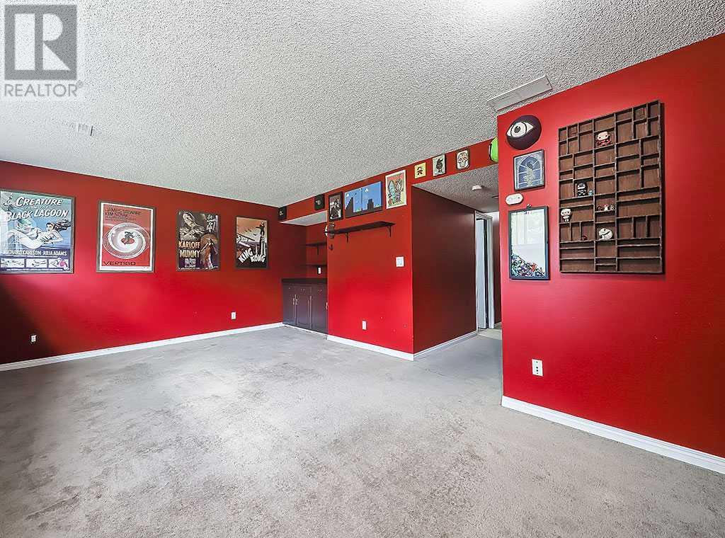 Single Family House Bi-level for Sale in  Bernard Drive NW Beddington Heights Calgary 