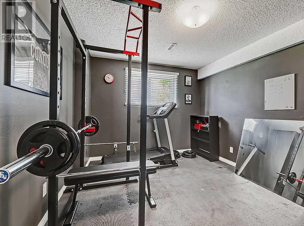 Single Family House Bi-level for Sale in  Bernard Drive NW Beddington Heights Calgary 