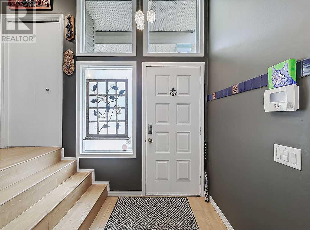 Single Family House Bi-level for Sale in  Bernard Drive NW Beddington Heights Calgary 