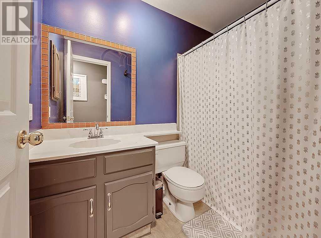 Single Family House Bi-level for Sale in  Bernard Drive NW Beddington Heights Calgary 