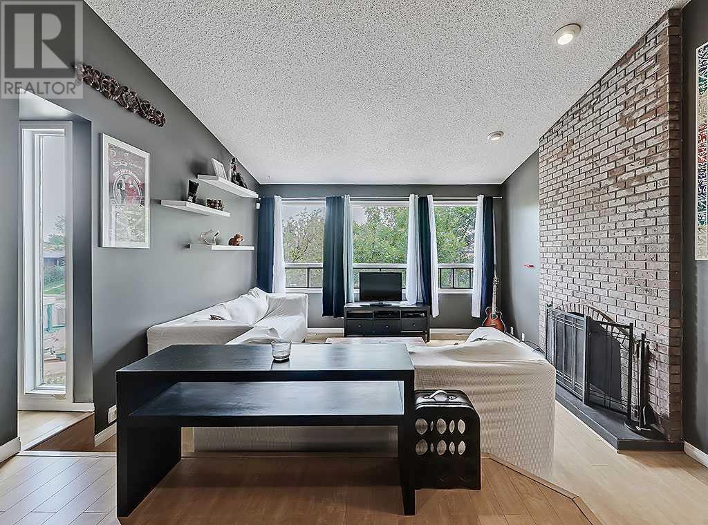 Single Family House Bi-level for Sale in  Bernard Drive NW Beddington Heights Calgary 
