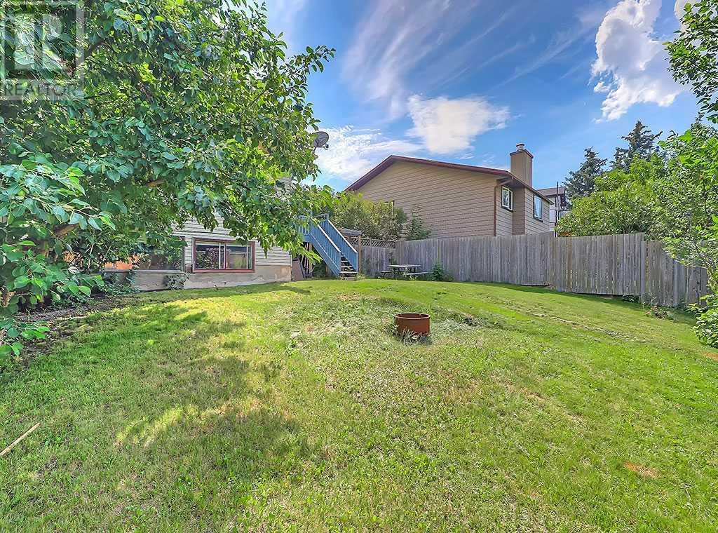 Single Family House Bi-level for Sale in  Bernard Drive NW Beddington Heights Calgary 