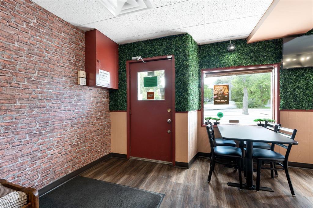 Photo 11 of 839 Henderson Highway, Winnipeg MB