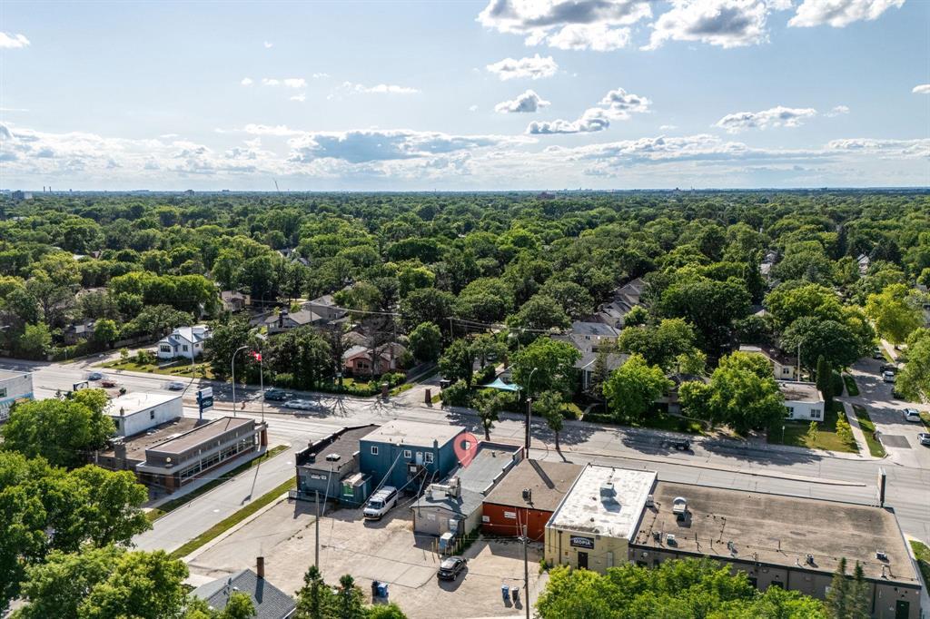 Photo 10 of 839 Henderson Highway, Winnipeg MB