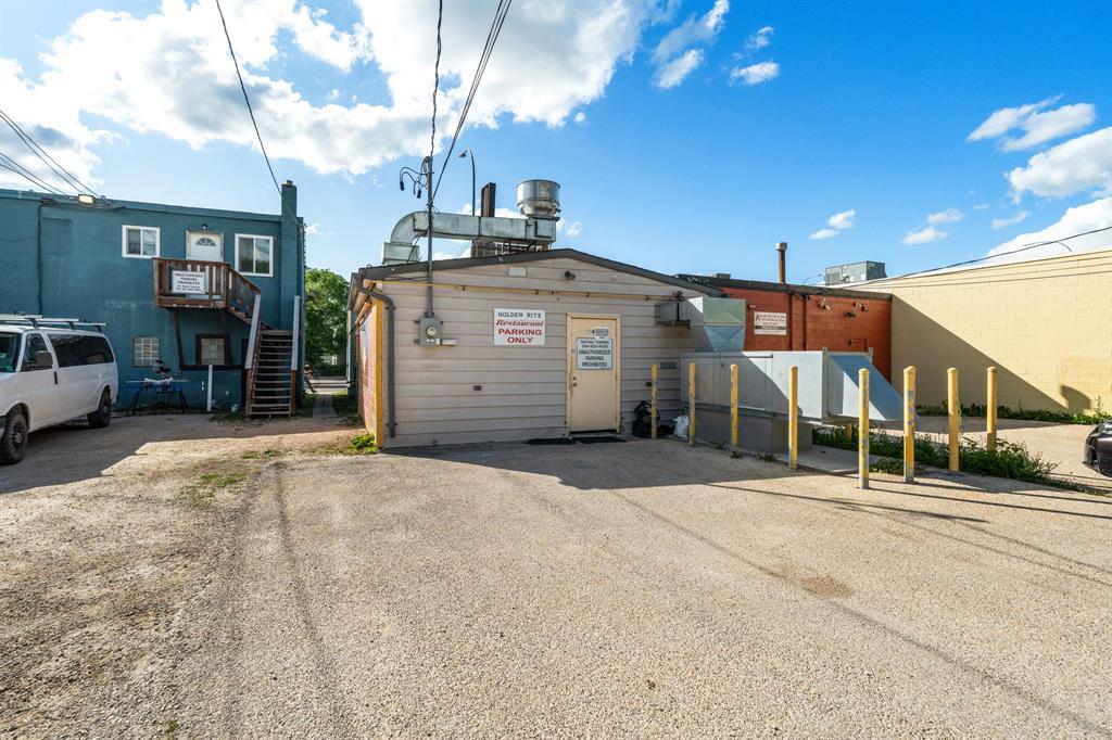 Photo 3 of 839 Henderson Highway, Winnipeg MB