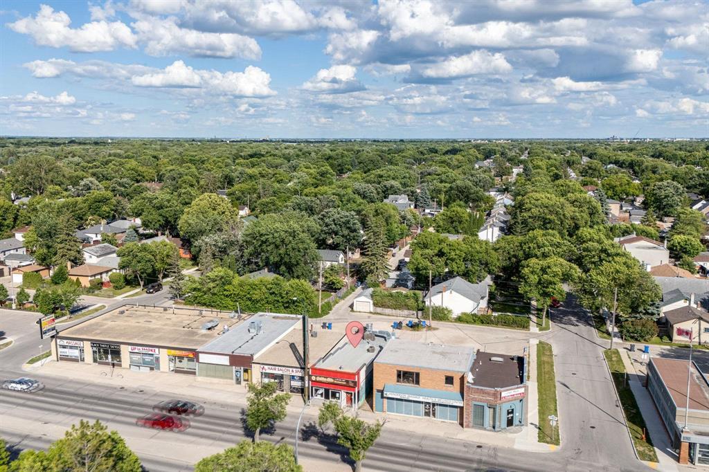 Photo 8 of 839 Henderson Highway, Winnipeg MB